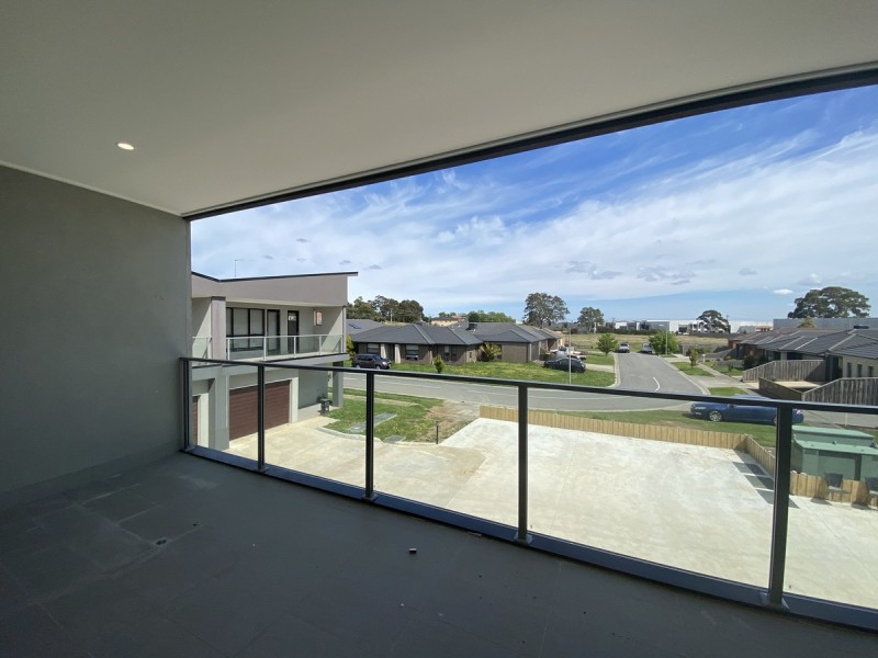 2 Autumn Crescent, Carrum Downs VIC 3201