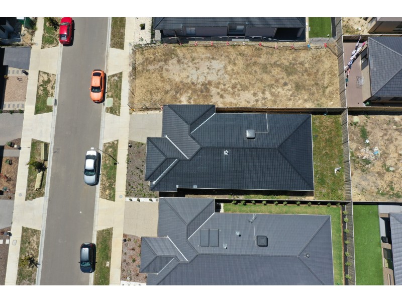 6 Harlequin Way, Clyde North VIC 3978