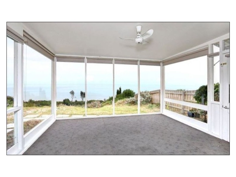 8 Cliff Road, Frankston VIC 3199