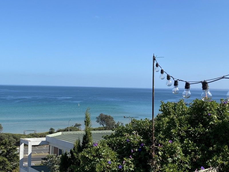 8 Cliff Road, Frankston VIC 3199