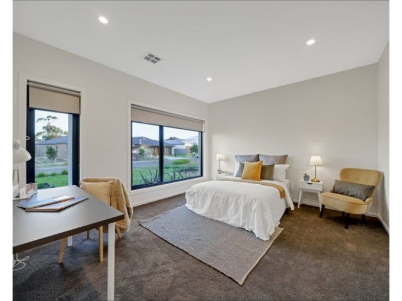 5 Pesaro Street, Clyde VIC 3978