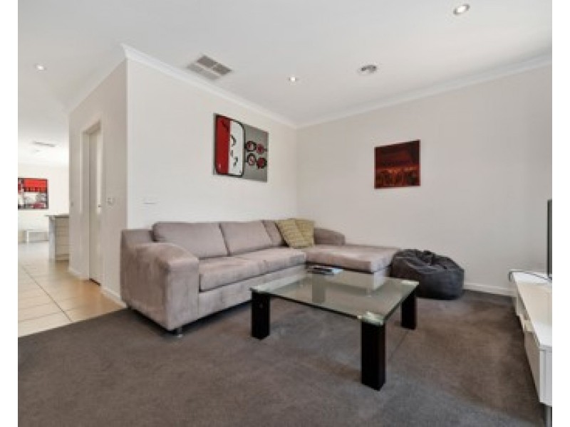 99 Oberon Drive, Carrum Downs VIC 3201