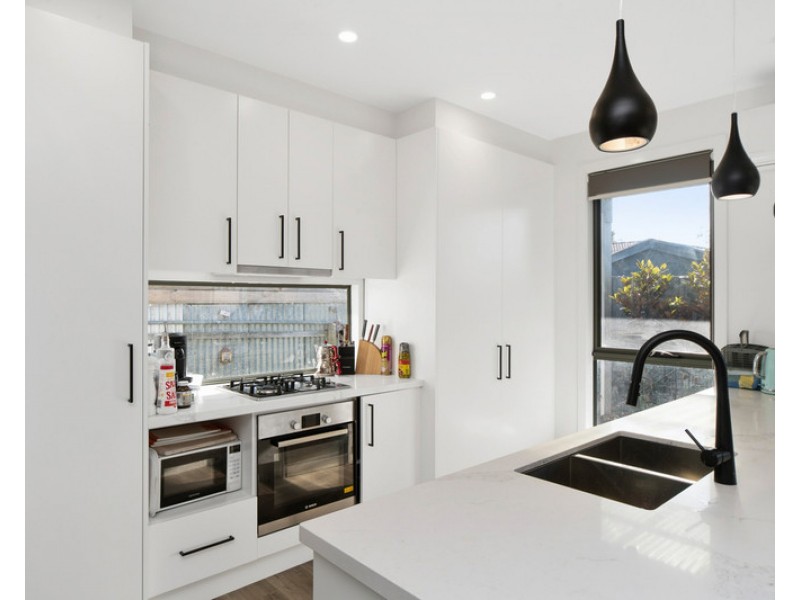 2/11 Rosemary Crescent, Frankston North VIC 3200