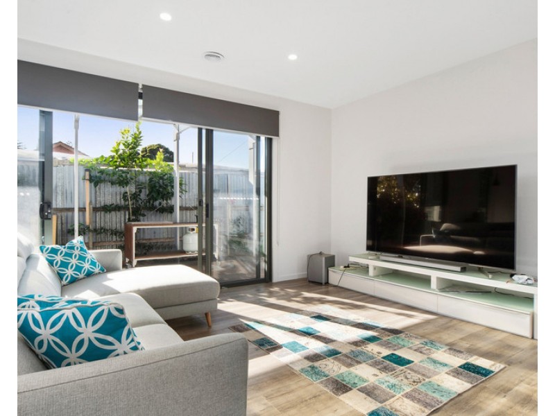 2/11 Rosemary Crescent, Frankston North VIC 3200