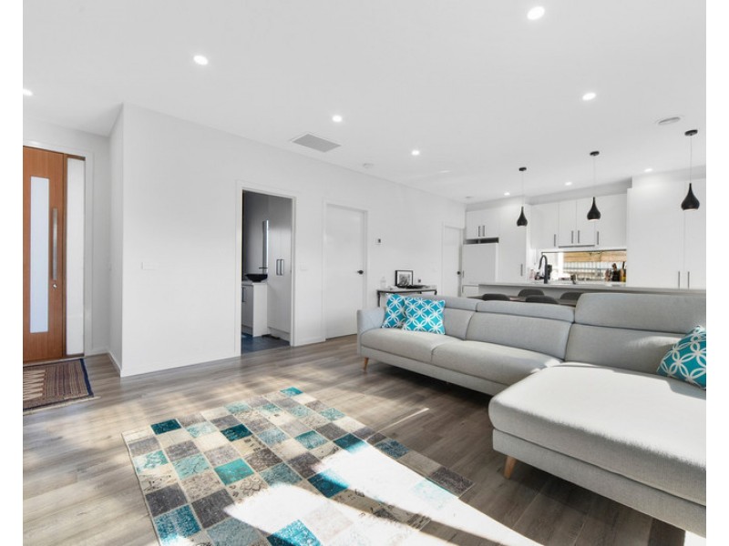 2/11 Rosemary Crescent, Frankston North VIC 3200