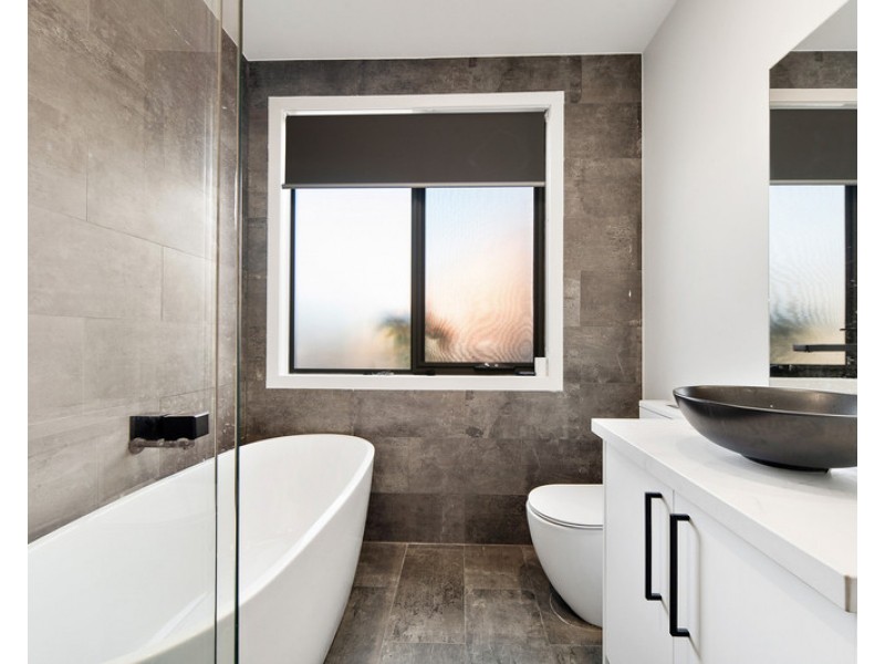 2/11 Rosemary Crescent, Frankston North VIC 3200