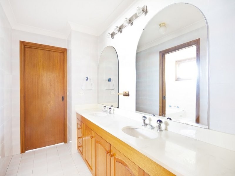 18 Charmer Crescent, Minchinbury NSW 2770