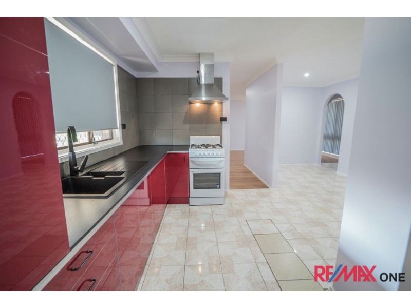 2/4 Woodvale Close, Plumpton NSW 2761