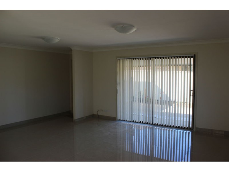 43 Madison Circuit, St Clair NSW 2759