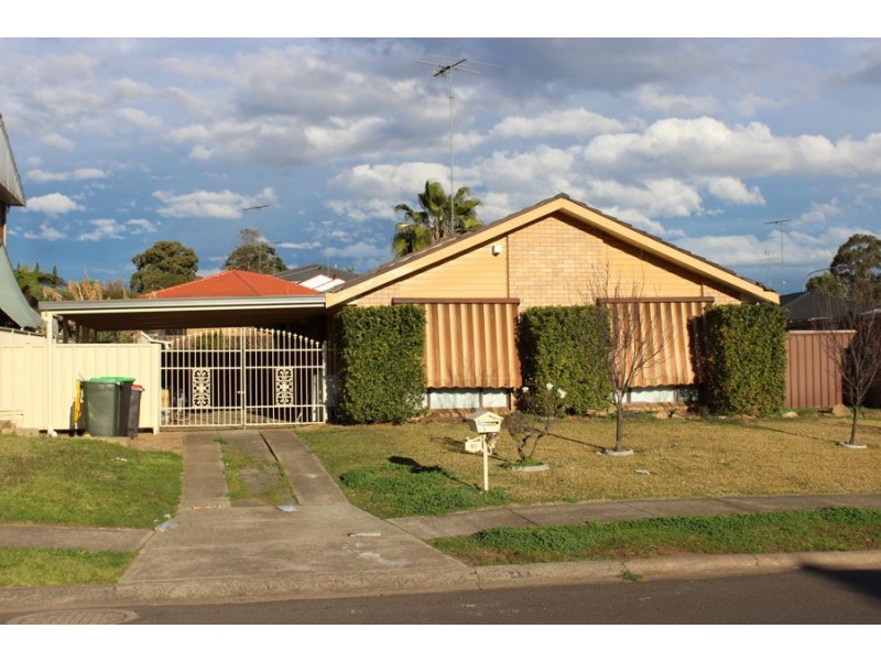 48 Harvey Circuit, St Clair NSW 2759