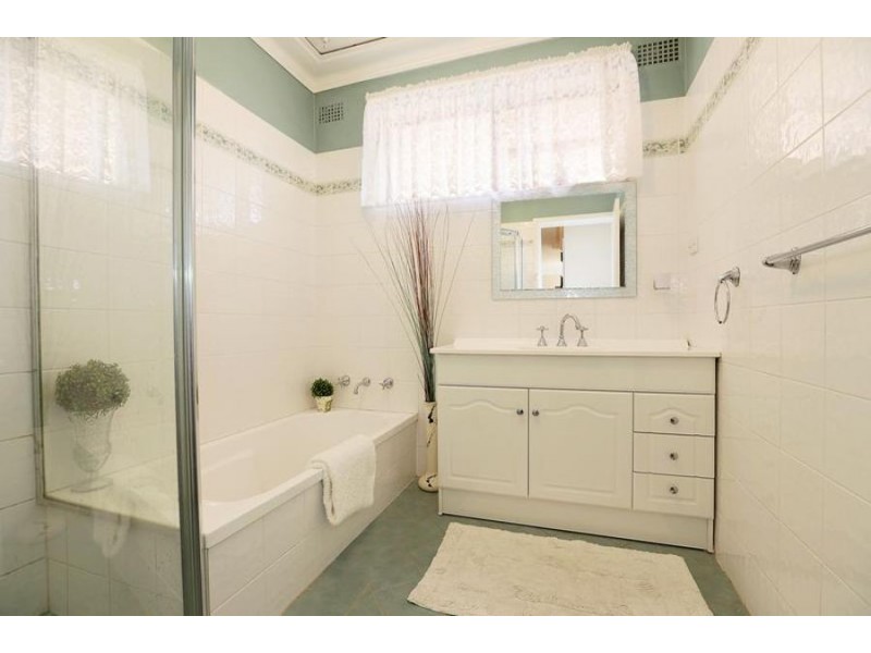 10 Broad Street, Prospect NSW 2148