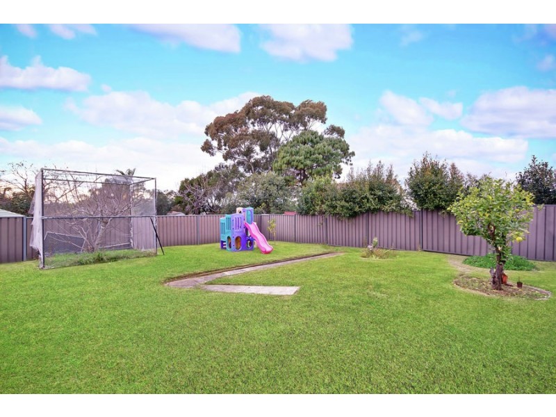 8 Broad Street, Prospect NSW 2148