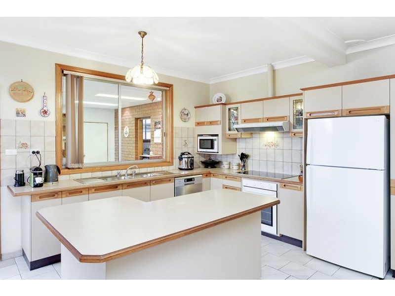 8 Broad Street, Prospect NSW 2148