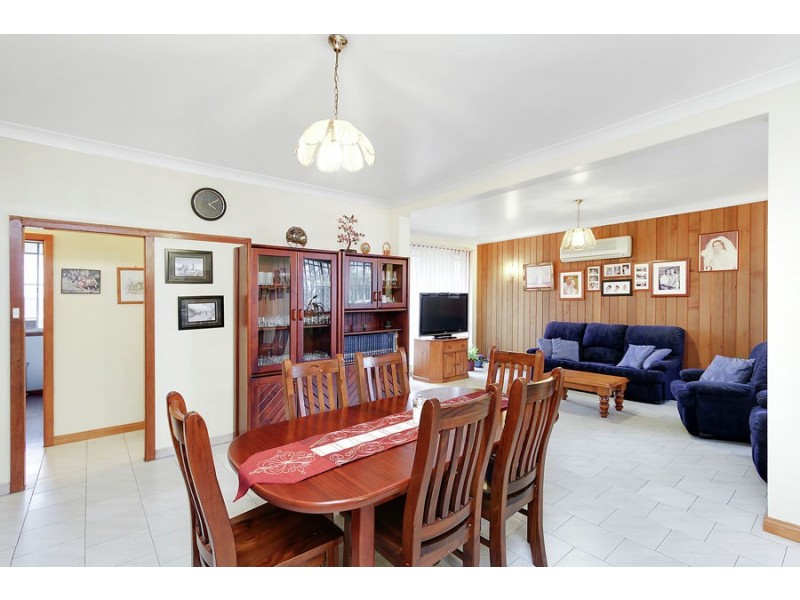 8 Broad Street, Prospect NSW 2148