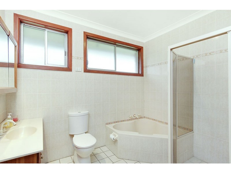 8 Broad Street, Prospect NSW 2148