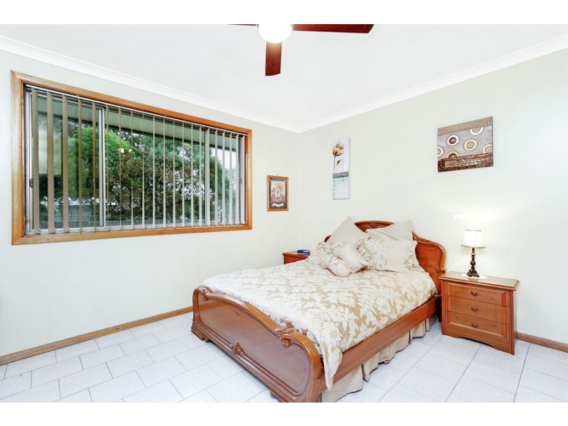 8 Broad Street, Prospect NSW 2148