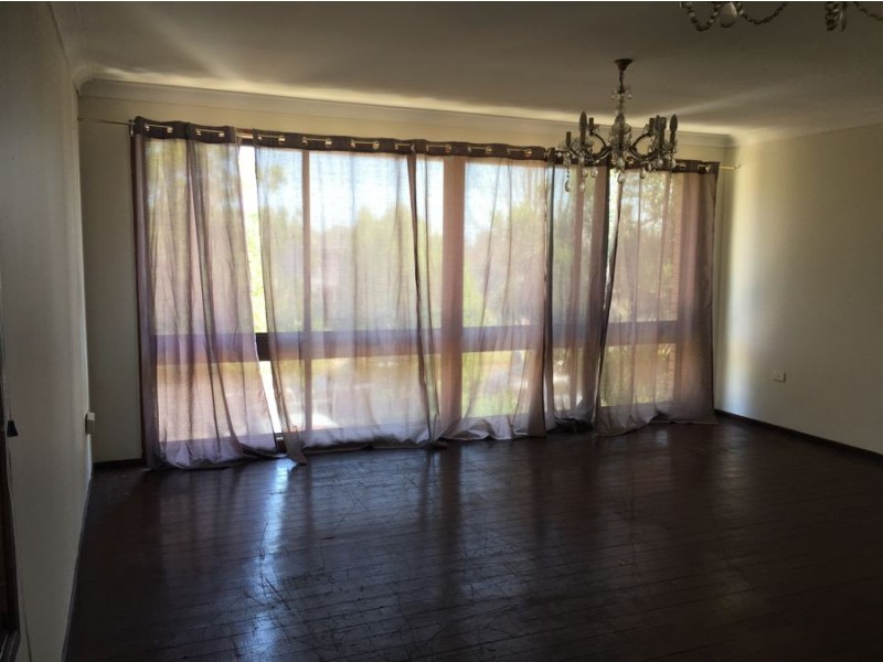 11 Malvern Close, St Johns Park NSW 2176