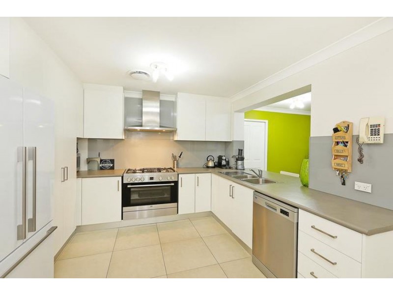 17 Fairburn Cres, Minchinbury NSW 2770