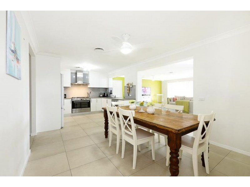 17 Fairburn Cres, Minchinbury NSW 2770