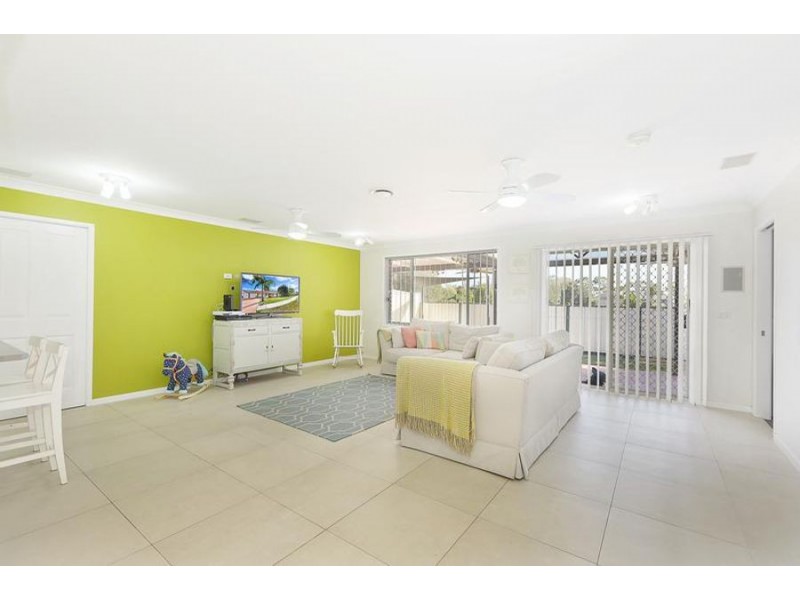 17 Fairburn Cres, Minchinbury NSW 2770