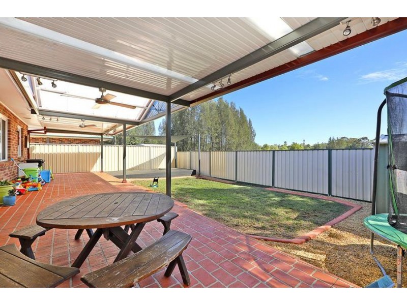 17 Fairburn Cres, Minchinbury NSW 2770