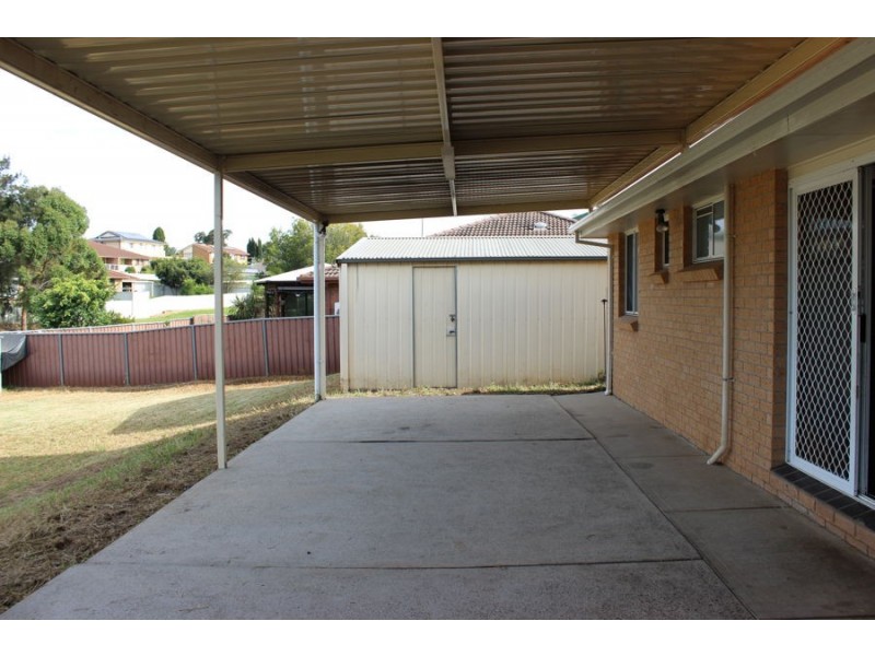 106 Chasselas Avenue, Eschol Park NSW 2558