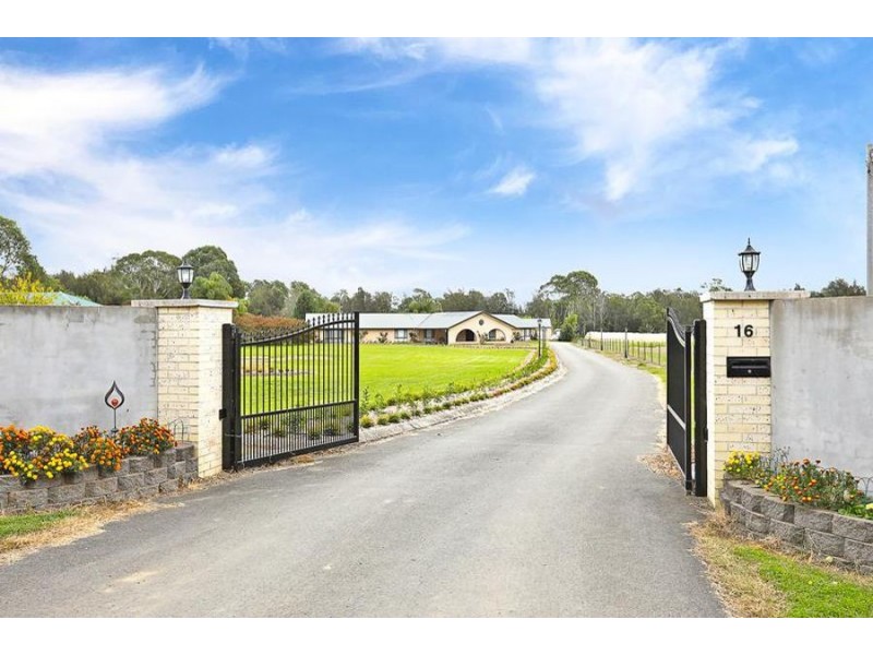 16 Curtis Lane, Catherine Field NSW 2557