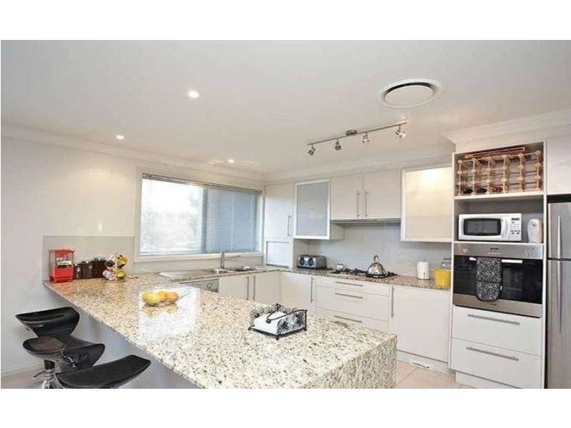 9 Townsend Crescent, Ropes Crossing NSW 2760