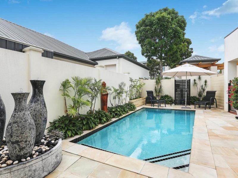 196 Easthill Drive, Robina QLD 4226