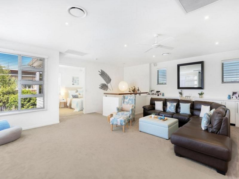 9 Sportsman Avenue, Mermaid Beach QLD 4218