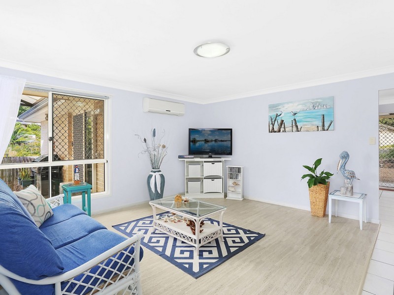 4 Callaghan Street, Elanora QLD 4221