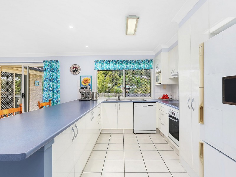 4 Callaghan Street, Elanora QLD 4221