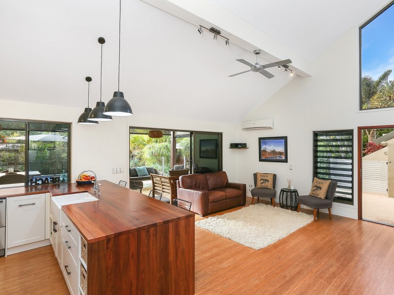 12 Anthony Drive, Burleigh Waters QLD 4220