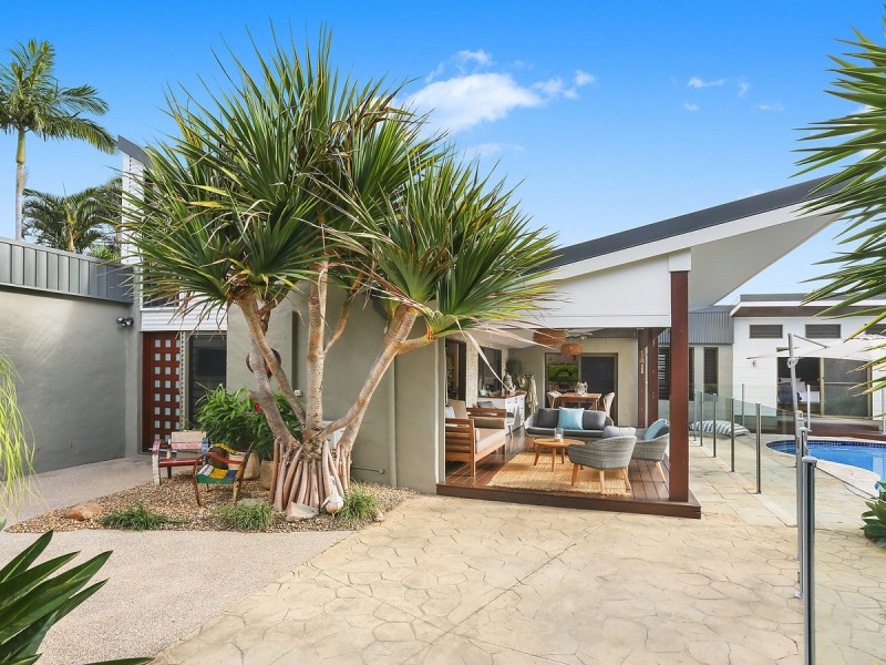 12 Anthony Drive, Burleigh Waters QLD 4220