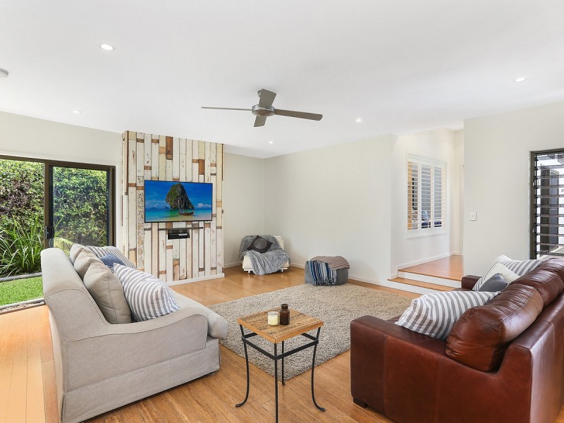 12 Anthony Drive, Burleigh Waters QLD 4220