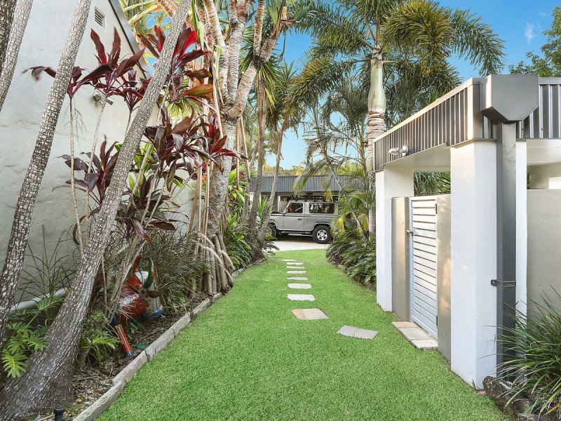 12 Anthony Drive, Burleigh Waters QLD 4220