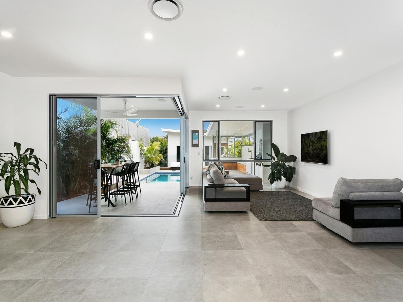 112 Cypress Terrace, Palm Beach QLD 4221