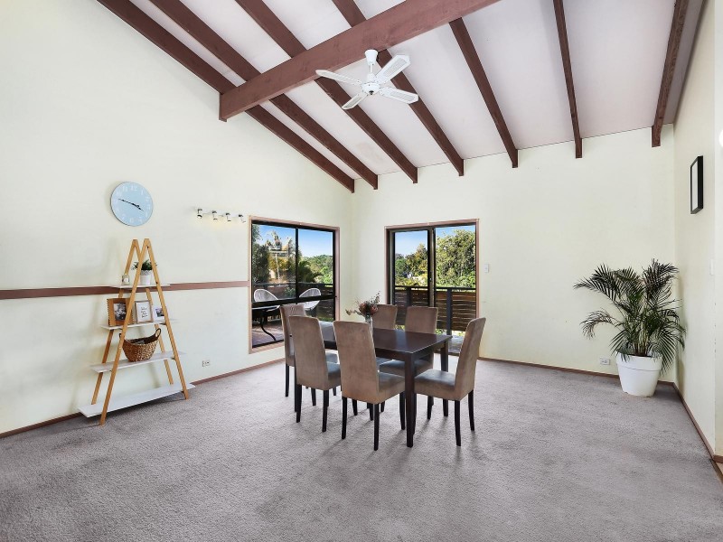 21 Crest Drive, Elanora QLD 4221