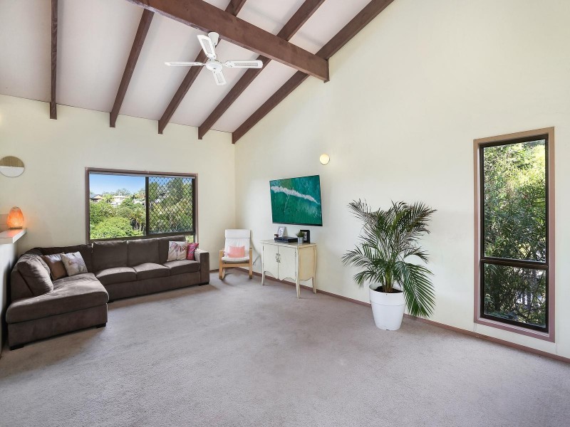 21 Crest Drive, Elanora QLD 4221