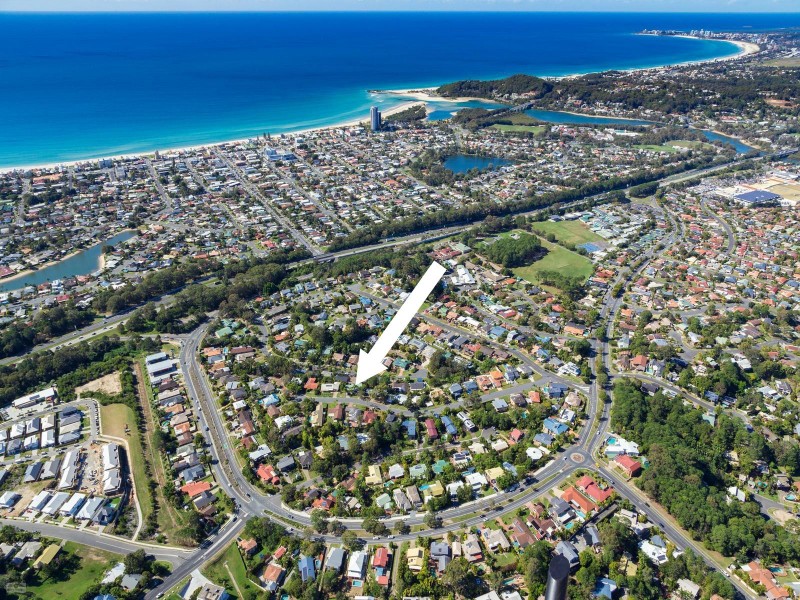 21 Crest Drive, Elanora QLD 4221