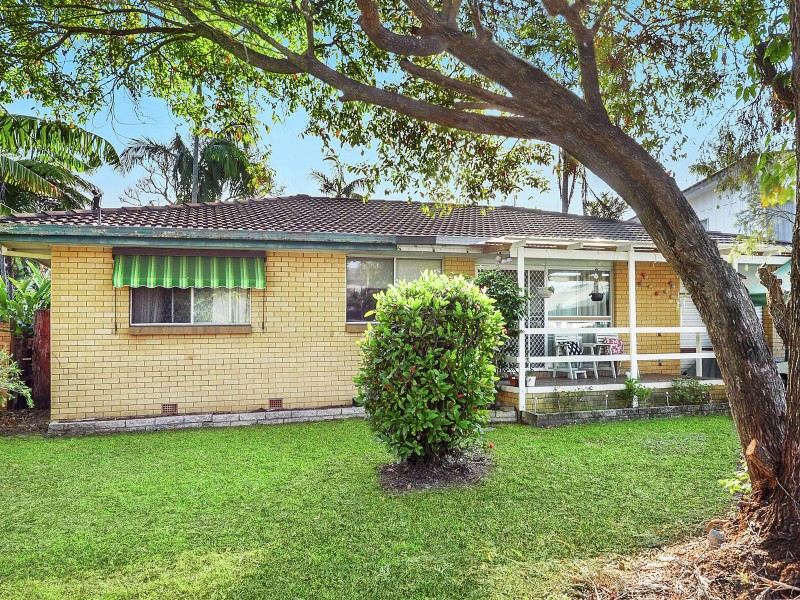 10 Flores Avenue, Palm Beach QLD 4221