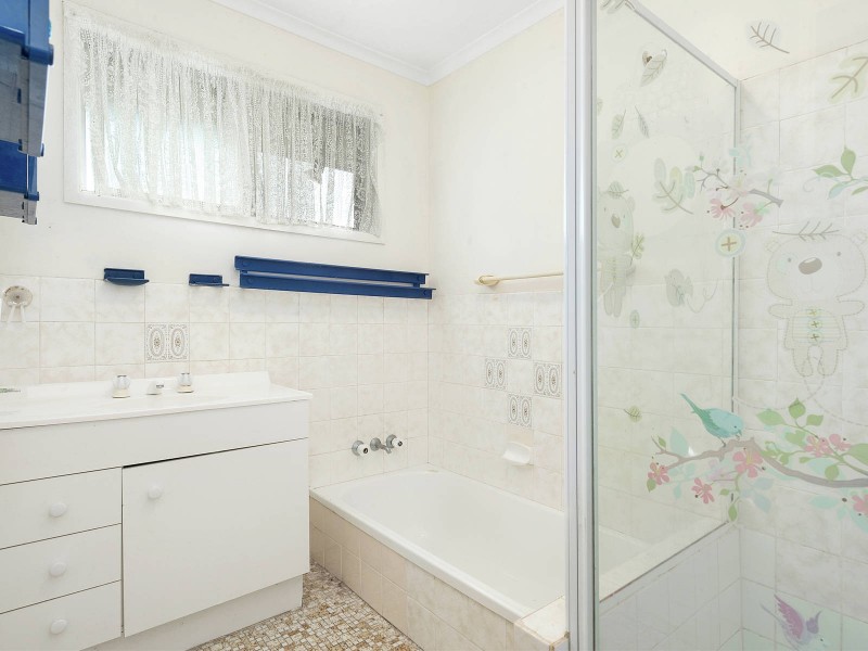 10 Flores Avenue, Palm Beach QLD 4221