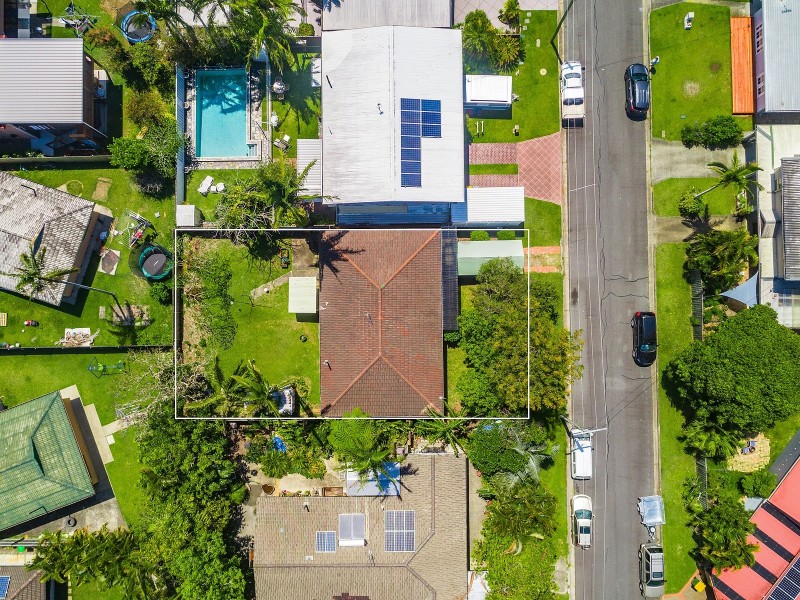 10 Flores Avenue, Palm Beach QLD 4221