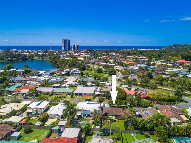 10 Flores Avenue, Palm Beach QLD 4221