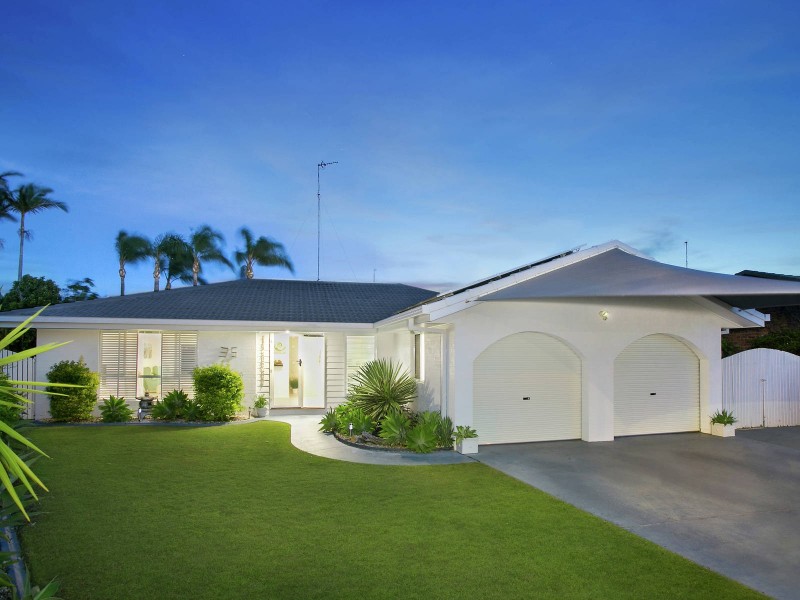 35 Spindle Street, Palm Beach QLD 4221