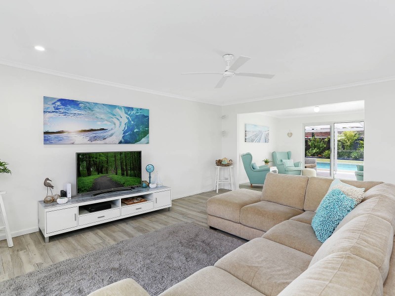 35 Spindle Street, Palm Beach QLD 4221