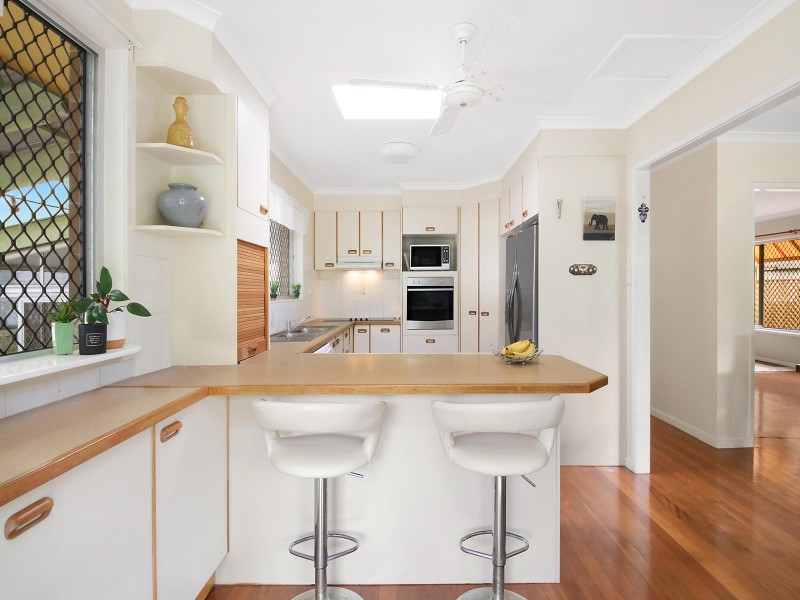 37 Glenelg Avenue, Mermaid Beach QLD 4218