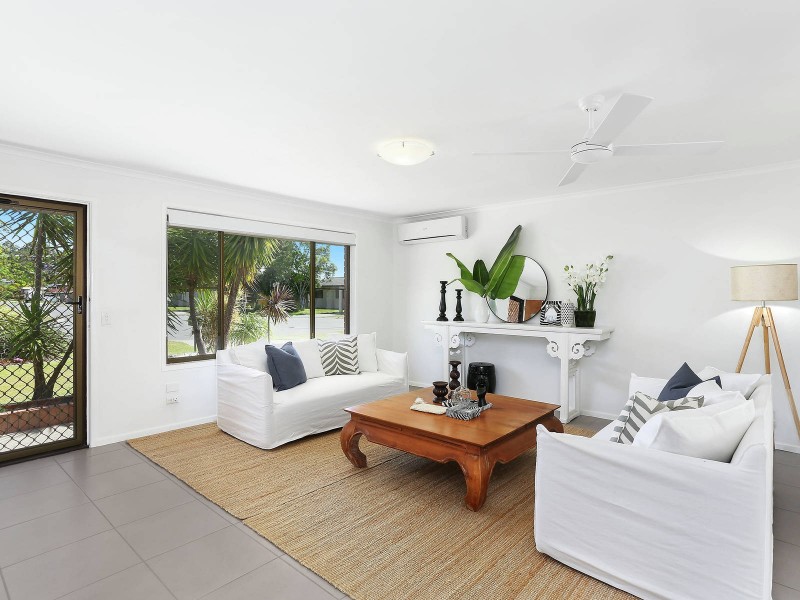 27 Seabrook Street, Elanora QLD 4221