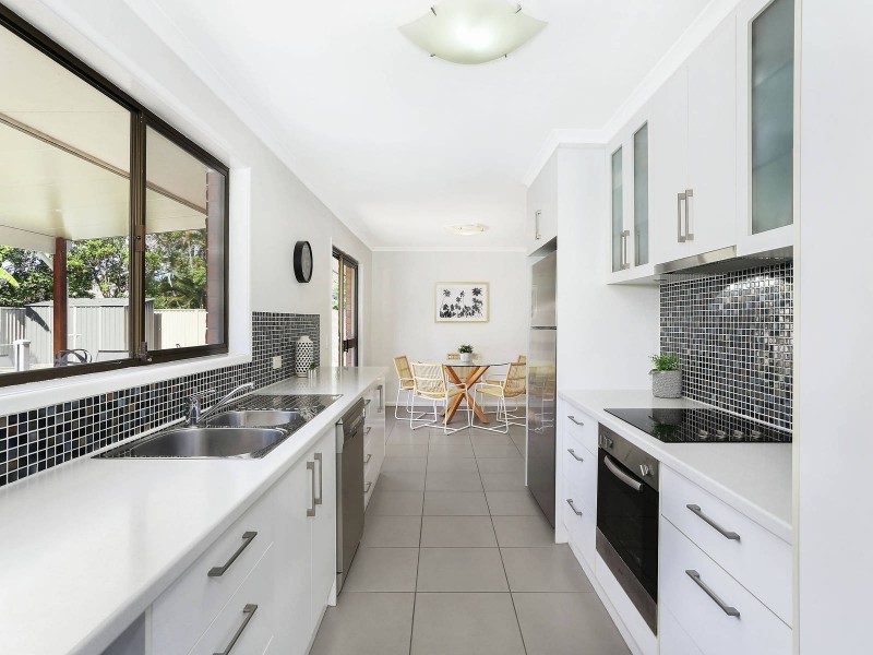 27 Seabrook Street, Elanora QLD 4221