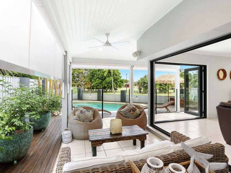 2/11 Tahiti Avenue, Palm Beach QLD 4221